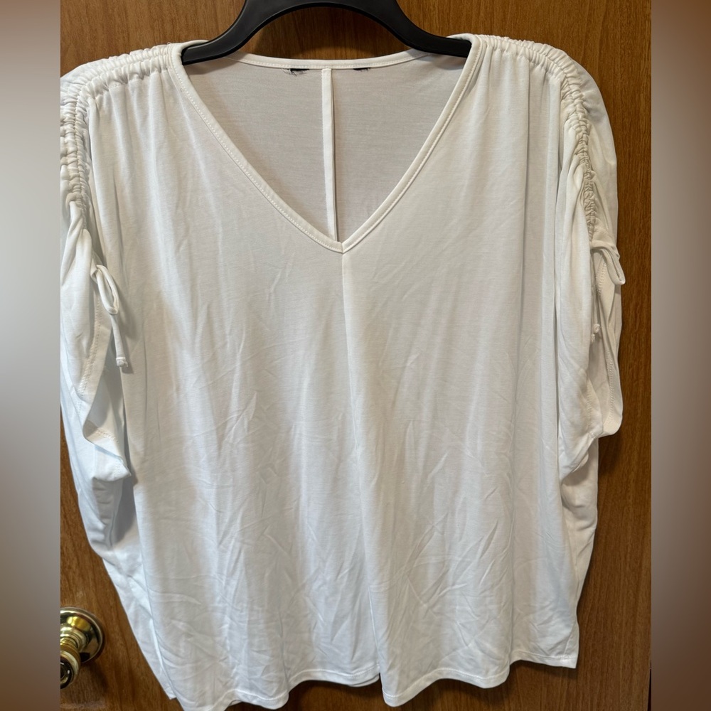 Simply Vera Vera Wang White V-Neck Ruched Sleeve Blouse